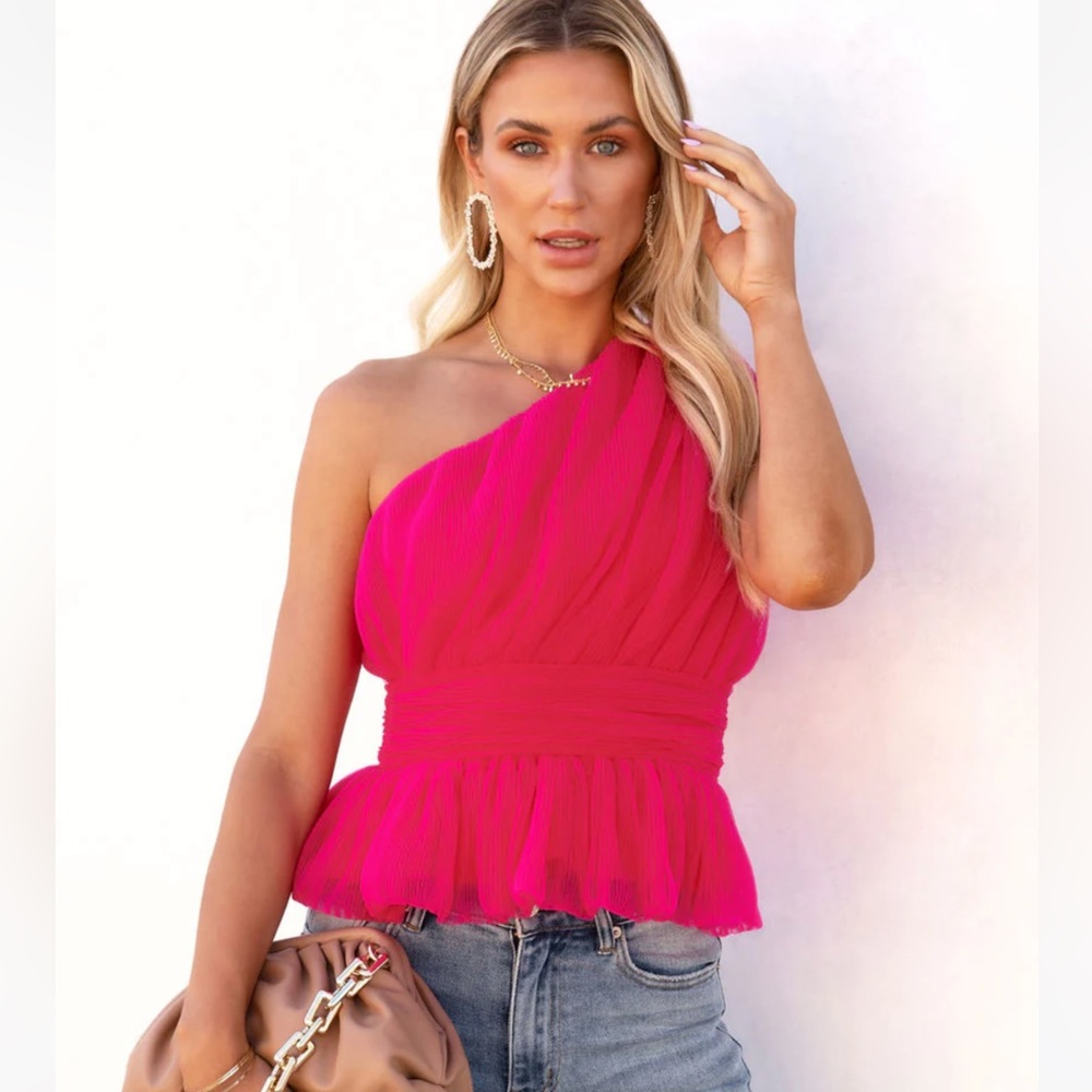 Vici ALOUETTE TULLE ONE SHOULDER TOP - HOT PINK